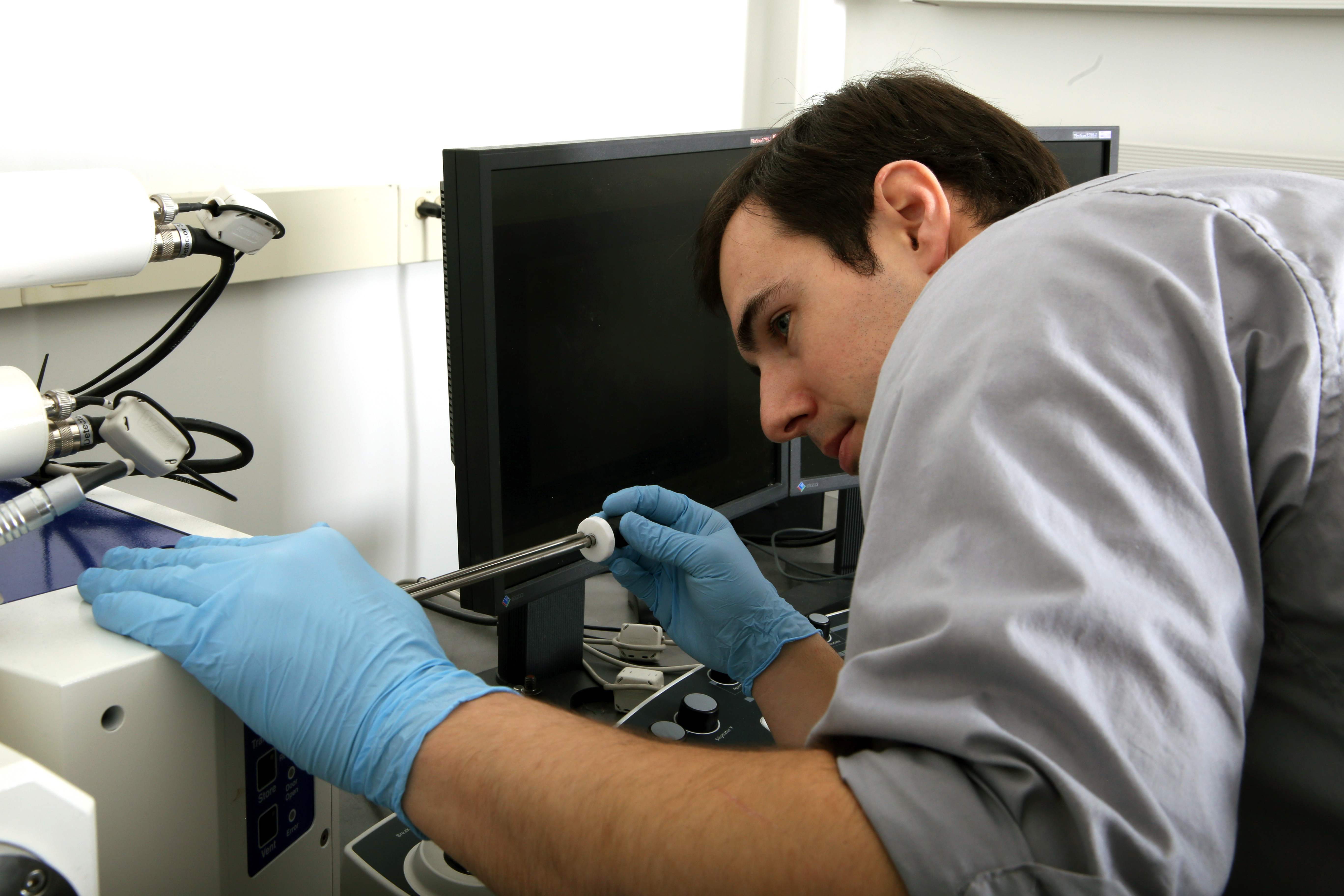 A graduate student prepares a sample in Rathnayake's lab